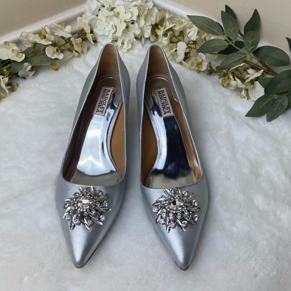 BADGLEY MISCHKA Silver  Crystal Embellished Pump sz 8.5 - Picture 2 of 5